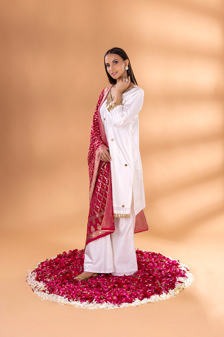 Chaand Mirror Kurta Set With Dupatta